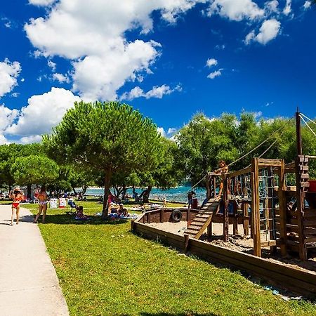 Apartments Villa Rivarella Novigrad Istria Chambre photo